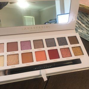 Anastasia Beverly Hills Carli Bybel Palette